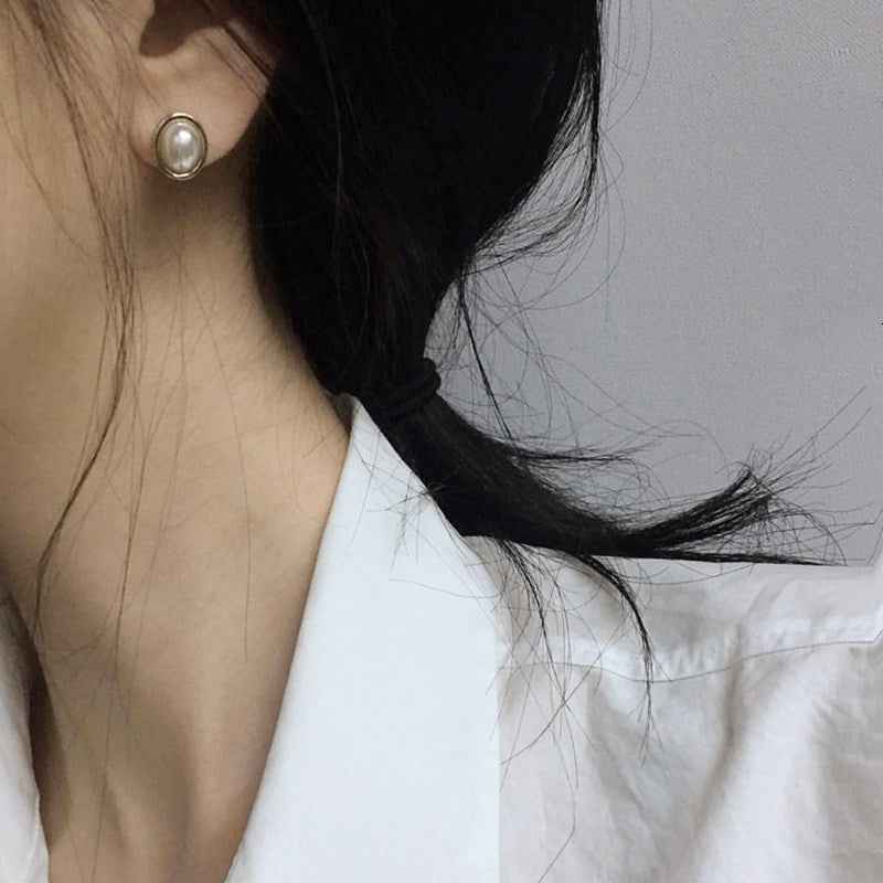 Gemini Lulu Minimalist Vintage Pearl Stud Earrings